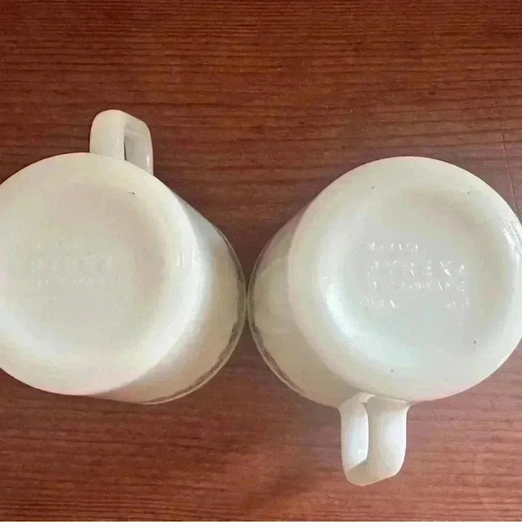Pyrex Spring Blossom Milk Glass Coffee Mugs Cups Set Of 2 Crazy Daisy Vintage - Picture 8 of 9